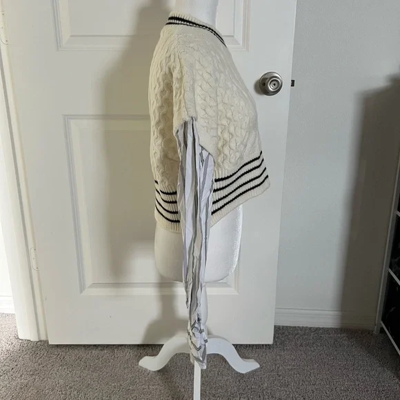 NWOT Cream Cable Knit Sweater with Striped Sleeves Medium - Picture 4 of 7